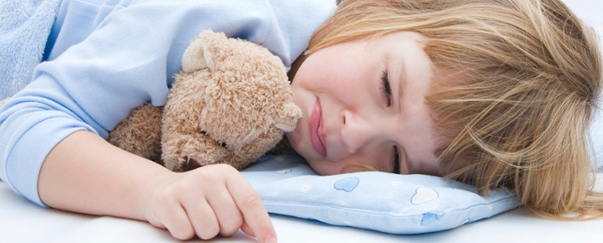¿Se hace pipí tu niño durante la noche? Consejos para dejar