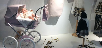 Escaparate con el carrito de muñecas de Bebelux