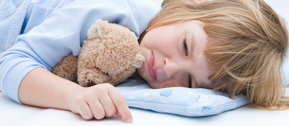 ¿Se hace pipí tu niño durante la noche? Consejos para dejar